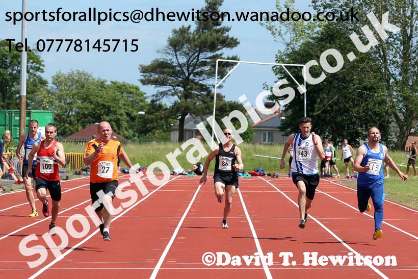 100 metres, North East Masters Champs, Monkton Stadium,  Jarrow. Photo: David T. Hewitson/Sports for All Pics